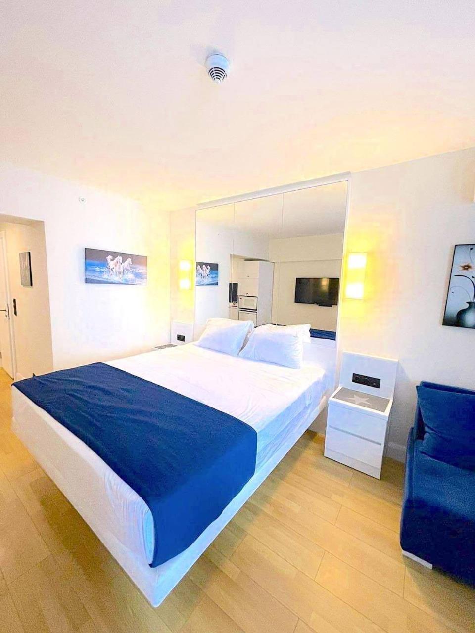 Orbi City Luxury Towers Aparthotel Batumi Exterior photo