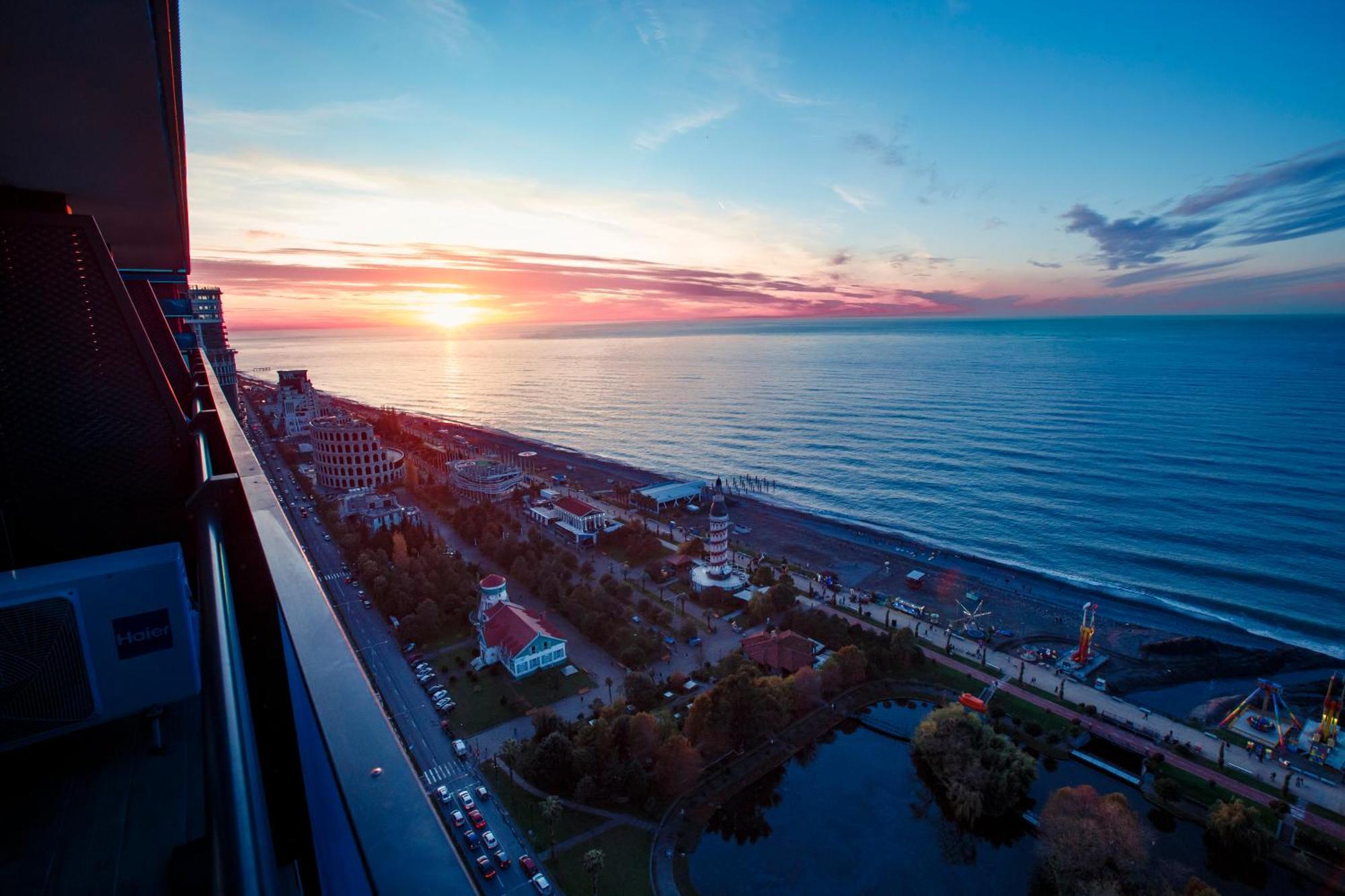 Orbi City Luxury Towers Aparthotel Batumi Exterior photo